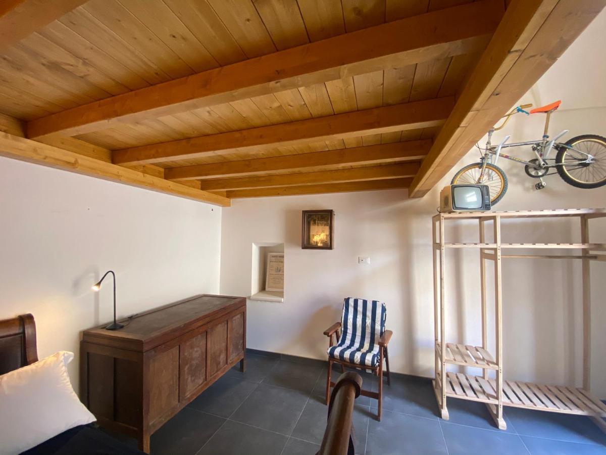 אוג'אנו לה קייזה Bric A Brac Eclectic Rooms מראה חיצוני תמונה